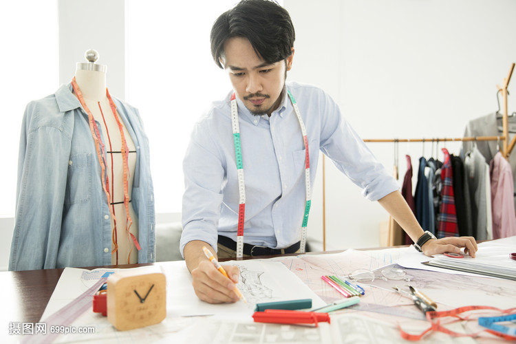 服裝設計師與產品設計的融合與創(chuàng)新